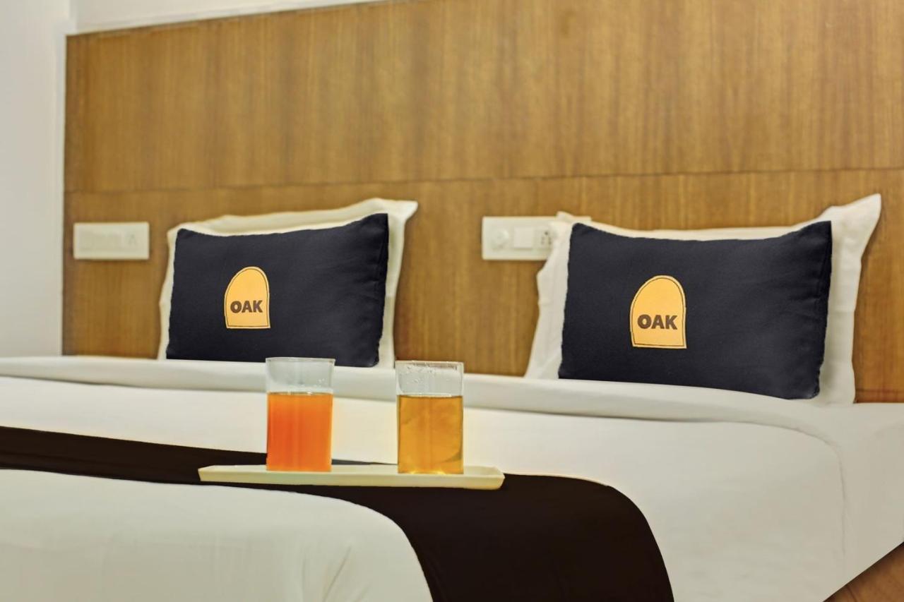 Townhouse Oak Hotel Vaibhav סוראט מראה חיצוני תמונה