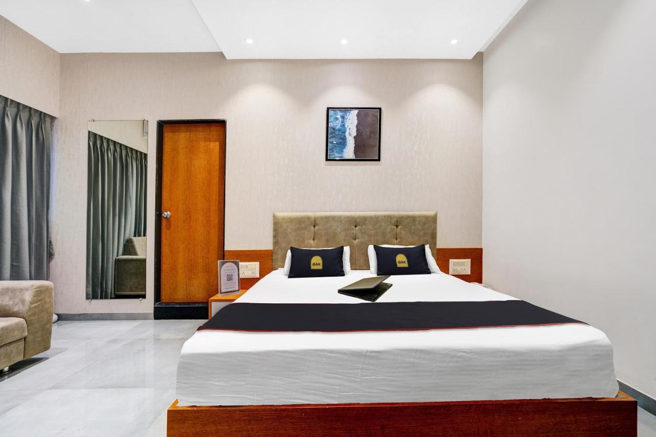 Townhouse Oak Hotel Vaibhav סוראט מראה חיצוני תמונה